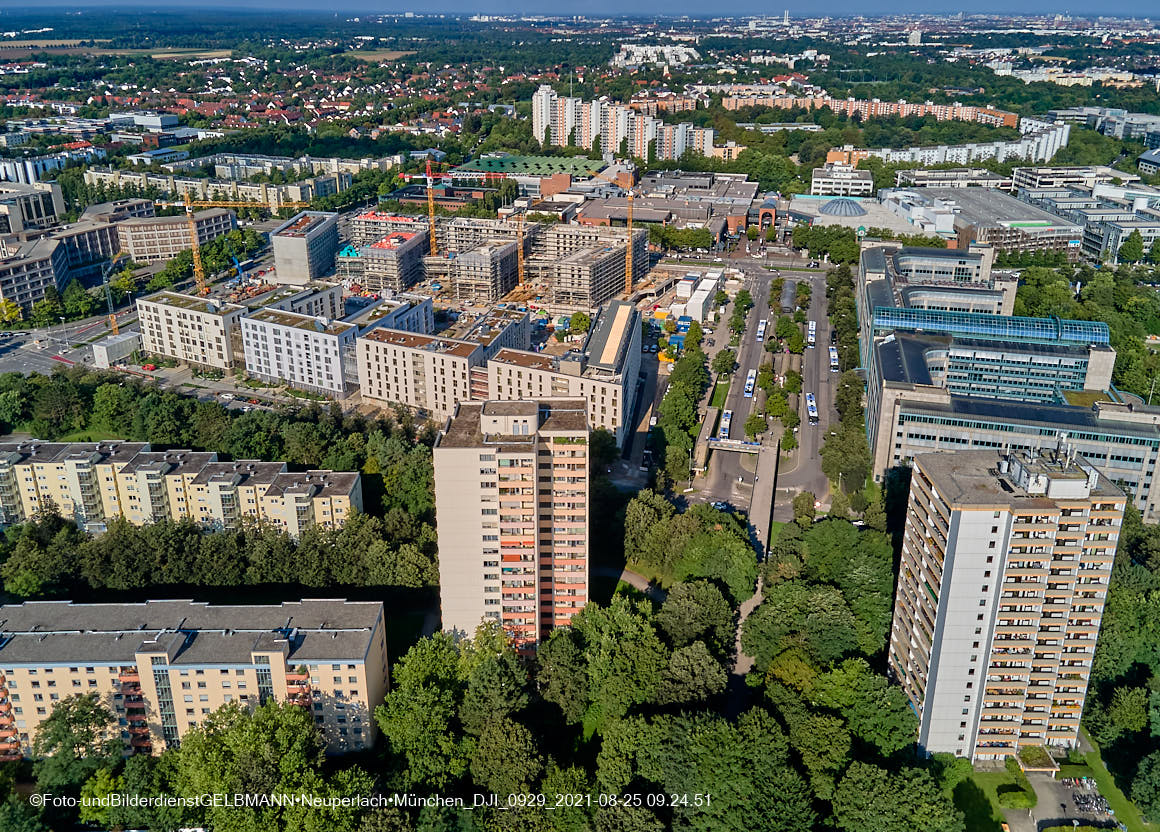 25.08.2021 - Luftaufnahmen und Rundumblick auf das neue Perlach PLaza, der neuen Mitte von Neuperlach