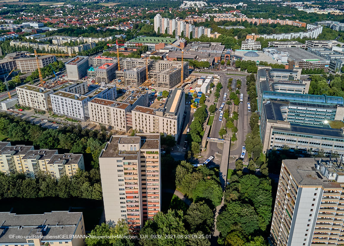 25.08.2021 - Luftaufnahmen und Rundumblick auf das neue Perlach PLaza, der neuen Mitte von Neuperlach