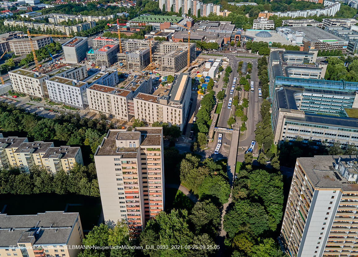 25.08.2021 - Luftaufnahmen und Rundumblick auf das neue Perlach PLaza, der neuen Mitte von Neuperlach