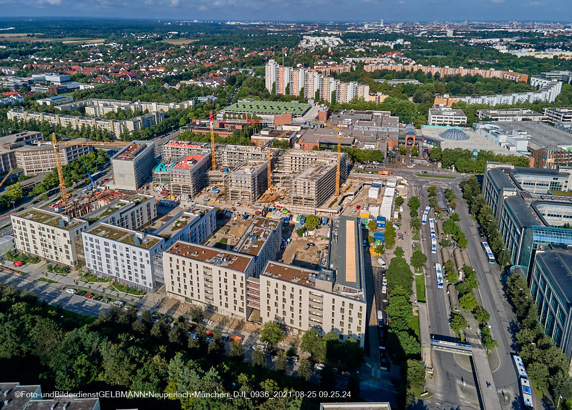 25.08.2021 - Luftaufnahmen und Rundumblick auf das neue Perlach PLaza, der neuen Mitte von Neuperlach