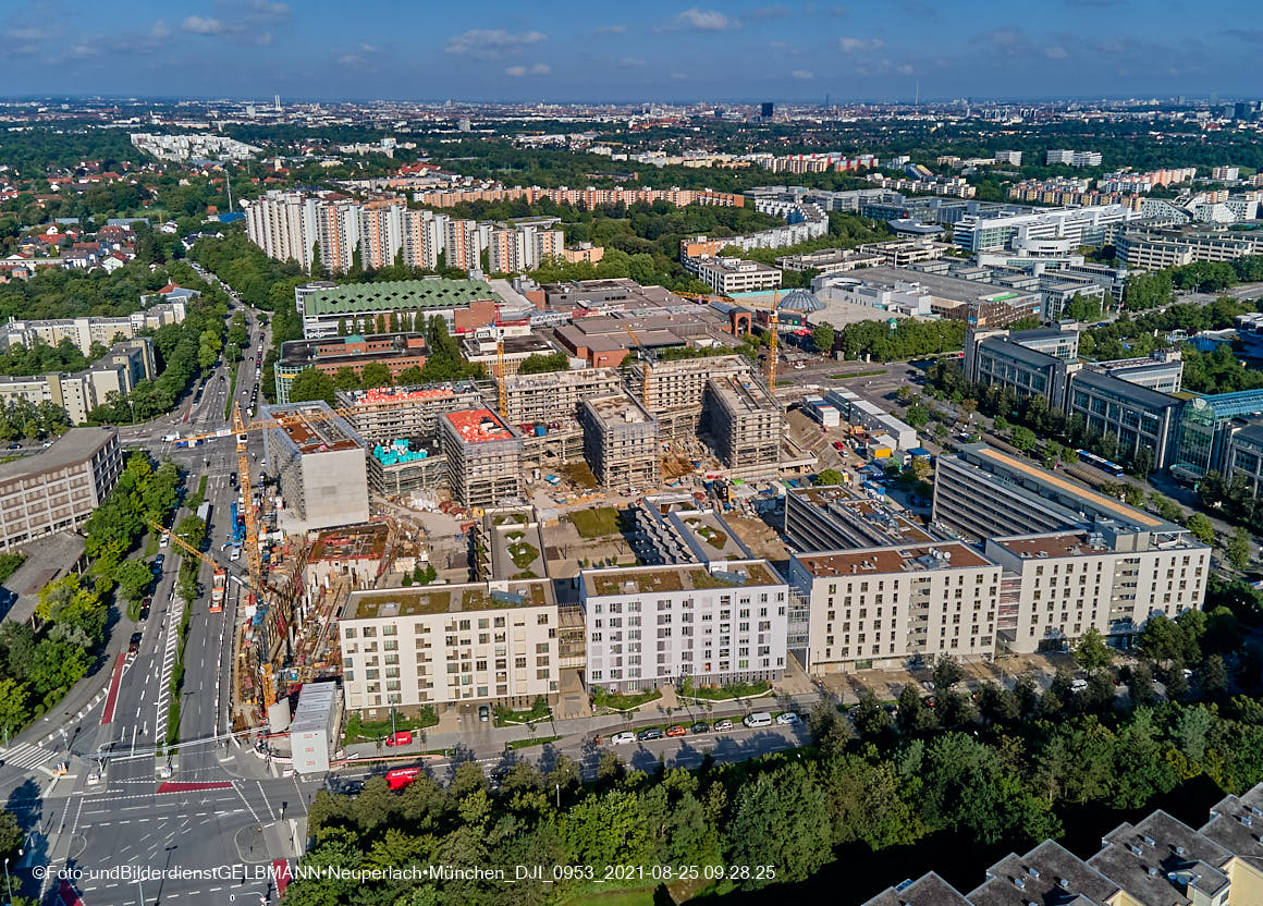 25.08.2021 - Luftaufnahmen und Rundumblick auf das neue Perlach PLaza, der neuen Mitte von Neuperlach